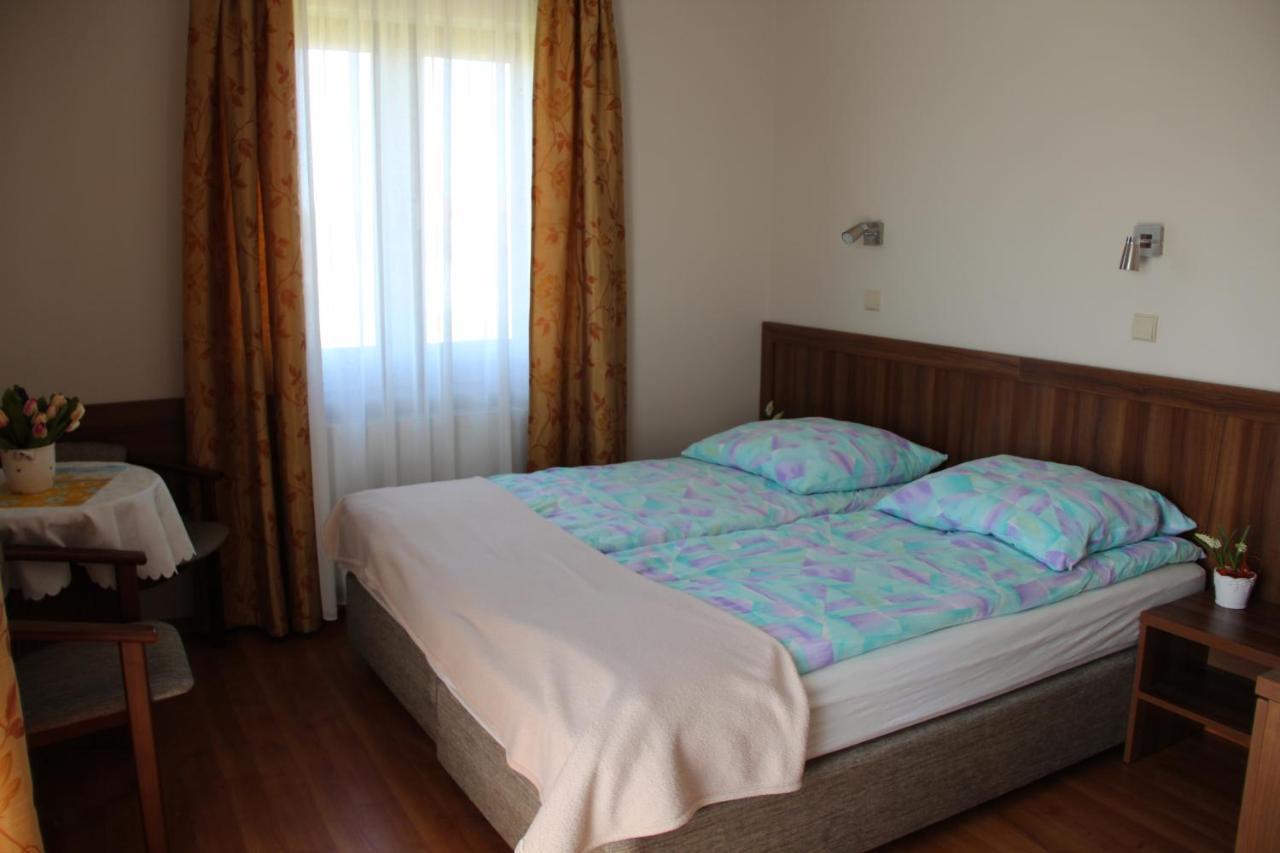 Villa Blekitna Laguna 尤斯托尼莫斯基 外观 照片